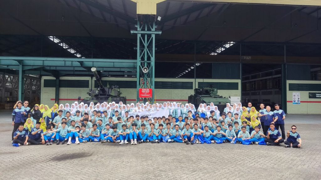 Fieldtrip Pindad